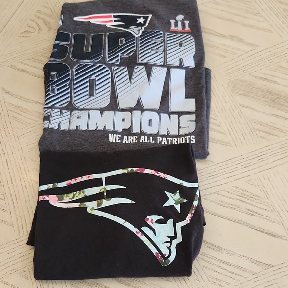 Fanatics New England Patriots V-Neck T-Shirts BOTH Shirts Women's Large LOT of 2 - Picture 2 of 8